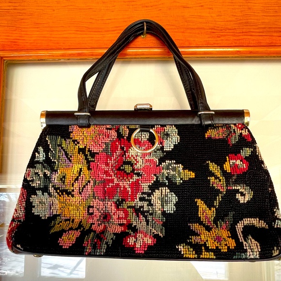 Vintage Handbags - 🌟HOST PICK!🌟🌹Fabulous tapestry needlepoint bag, vintage